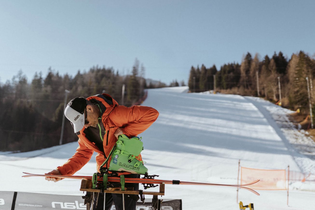 11 elan skis Svete Višarje skibus Monte Lussari skiing photographer